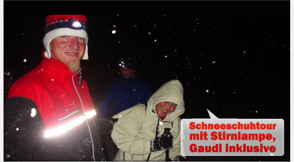Schneeschuhwandern mit Stirnlampe und riesiger Wintergaudi Schneeschuhwanderungen Nachttour